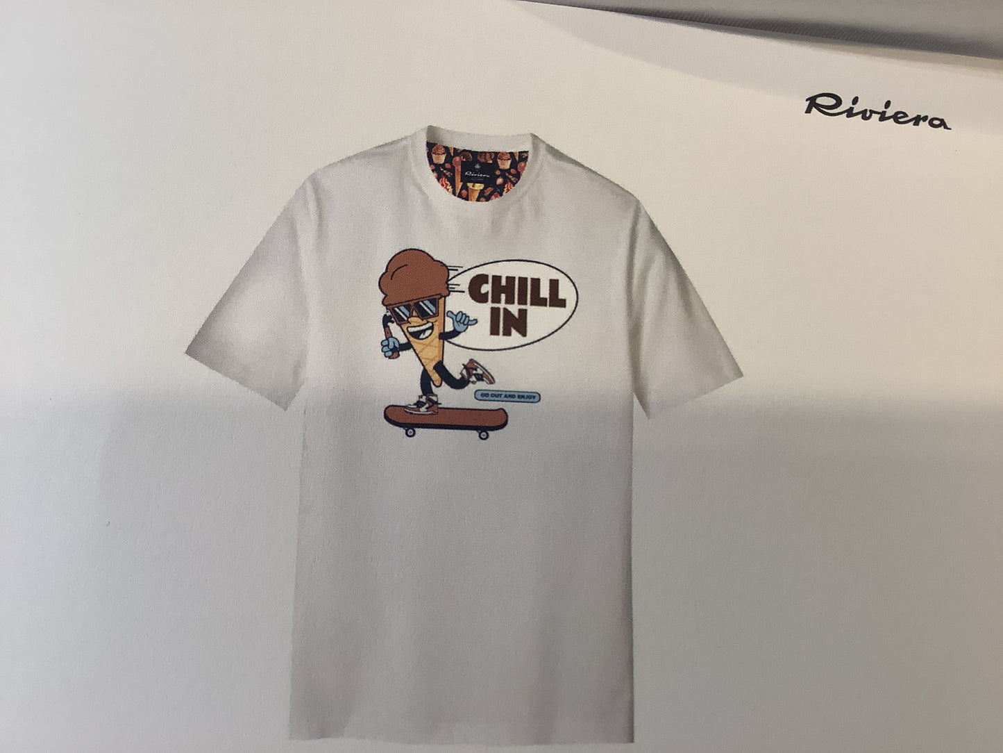 Riviera chill in t-shirt