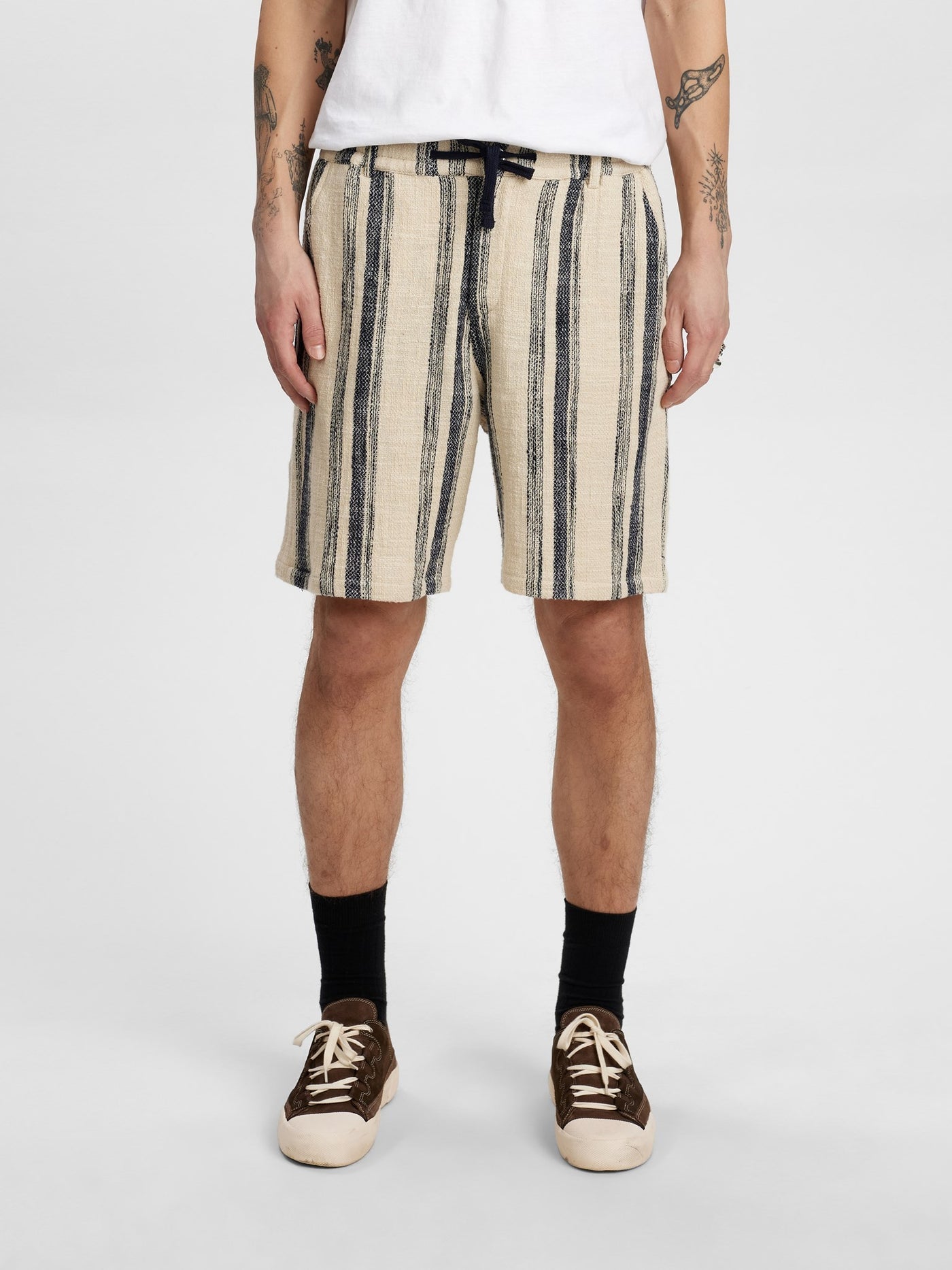 Akjan structure shorts tofu