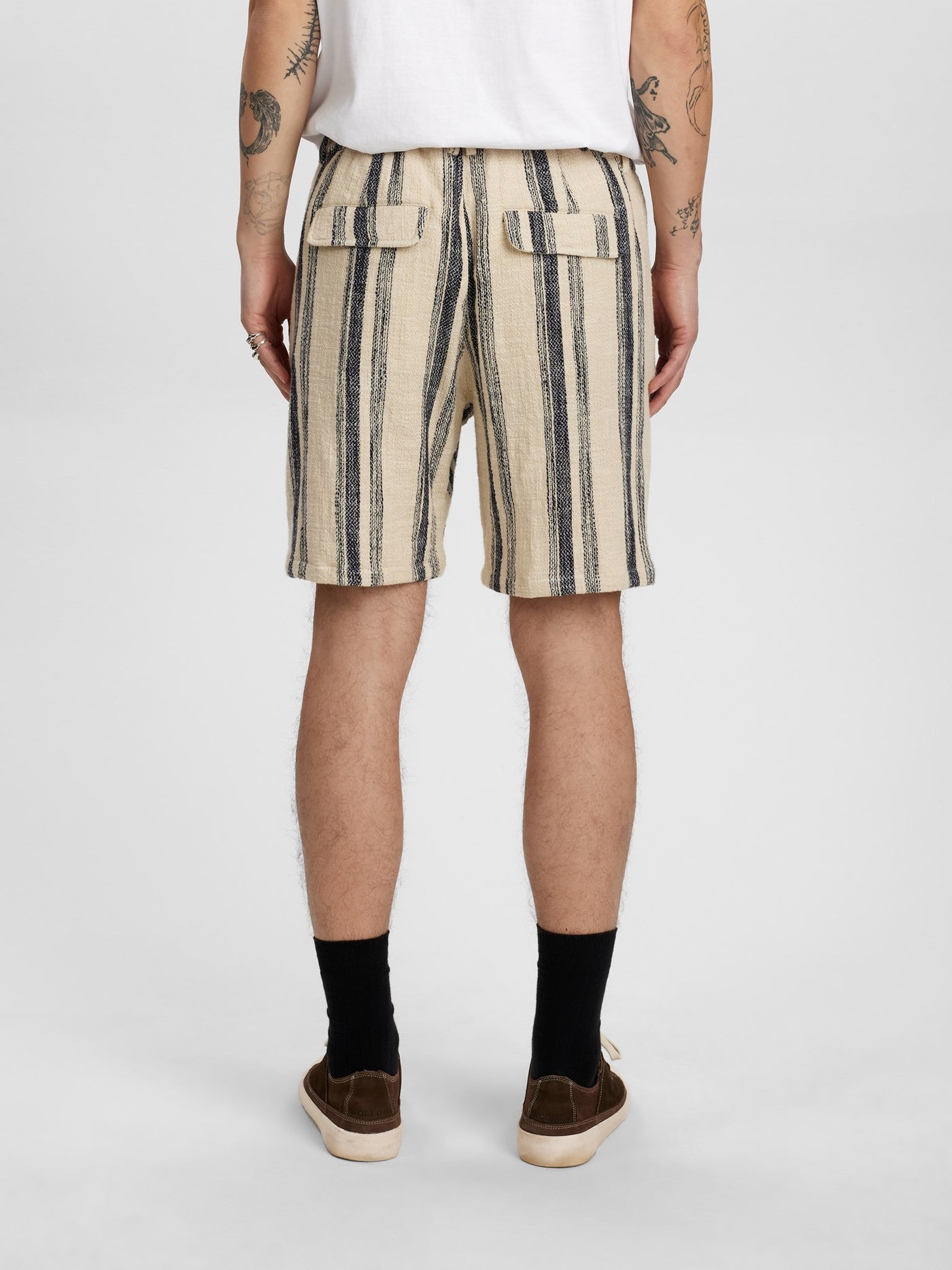 Akjan structure shorts tofu