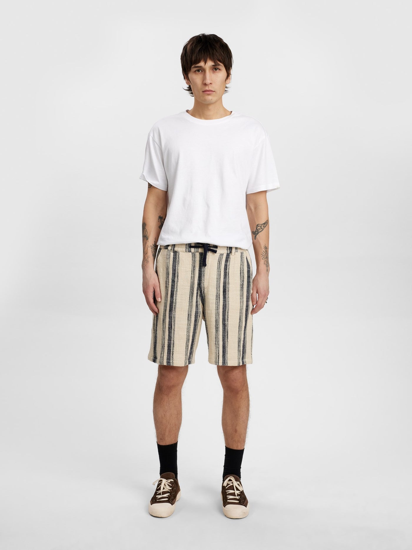 Akjan structure shorts tofu