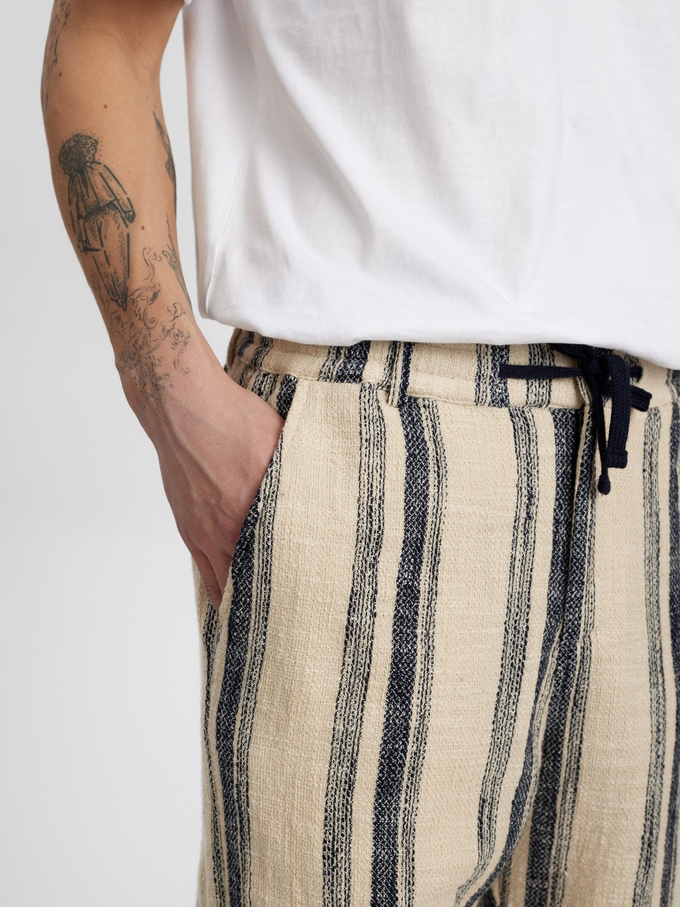 Akjan structure shorts tofu