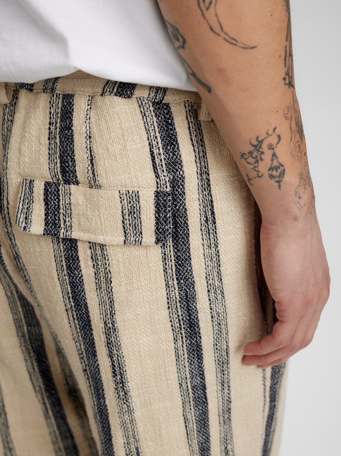 Akjan structure shorts tofu